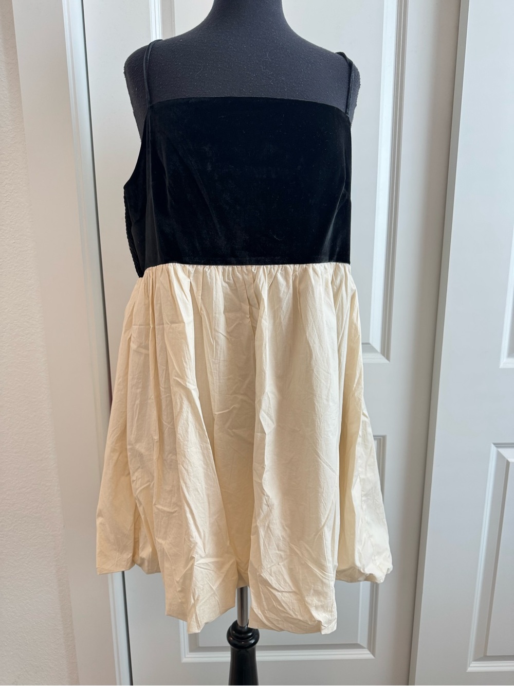 American Eagle Outfitters Black and Cream Colorblock Midi Dress